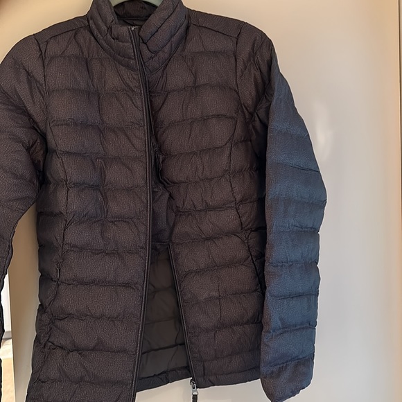 Amazon Essentials Puffer Jacket, size medium, color: Charcoal Heather - Picture 2 of 2